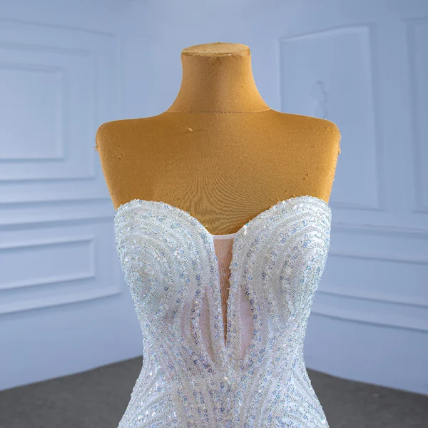 Luxus / Herrlich Weiß Perlenstickerei Strass Brautkleider / Hochzeitskleider 2021 Meerjungfrau Bandeau Ärmellos Rückenfreies Kapelle-Schleppe Hochzeit