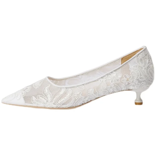 Elegant White Lace Flower Wedding Shoes 2021 3 cm Stiletto Heels Low Heel Pointed Toe Wedding Pumps High Heels