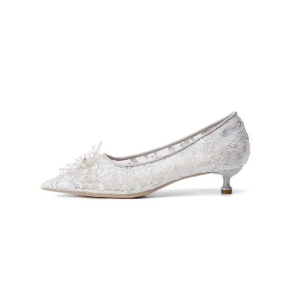 Elegant White Lace Flower Wedding Shoes 2021 3 cm Stiletto Heels Low Heel Pointed Toe Wedding Pumps