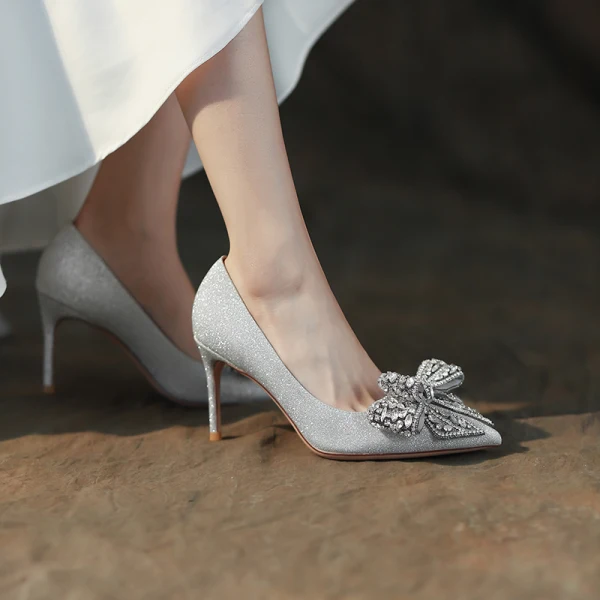 Charmig Silver Rhinestone Rosett Paljetter Brudskor 2022 Läder 10 cm Stilettklackar Spetsiga Bröllop Pumps Högklackade