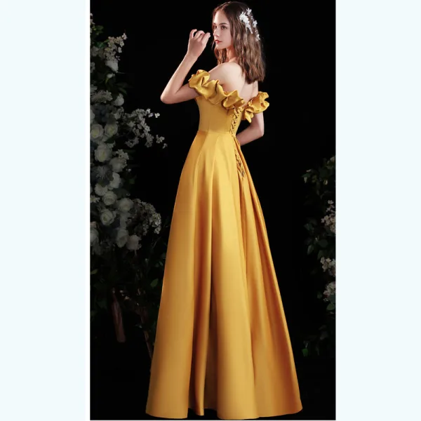 Schöne Gelb Satin Ballkleider 2021 A Linie Off Shoulder Rüschen Kurze Ärmel Rückenfreies Lange Festliche Kleider