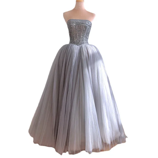 Charmant Gris Perlage Paillettes Plissée Robe De Bal 2022 Robe Boule Bustier Sans Manches Dos Nu Train De Balayage Robe De Ceremonie