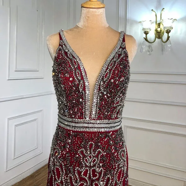 Haut de Gamme Bordeaux Perlage Faux Diamant Gland Robe De Soirée 2022 Trompette / Sirène Col v profond Sans Manches Dos Nu Longue Robe De Ceremonie