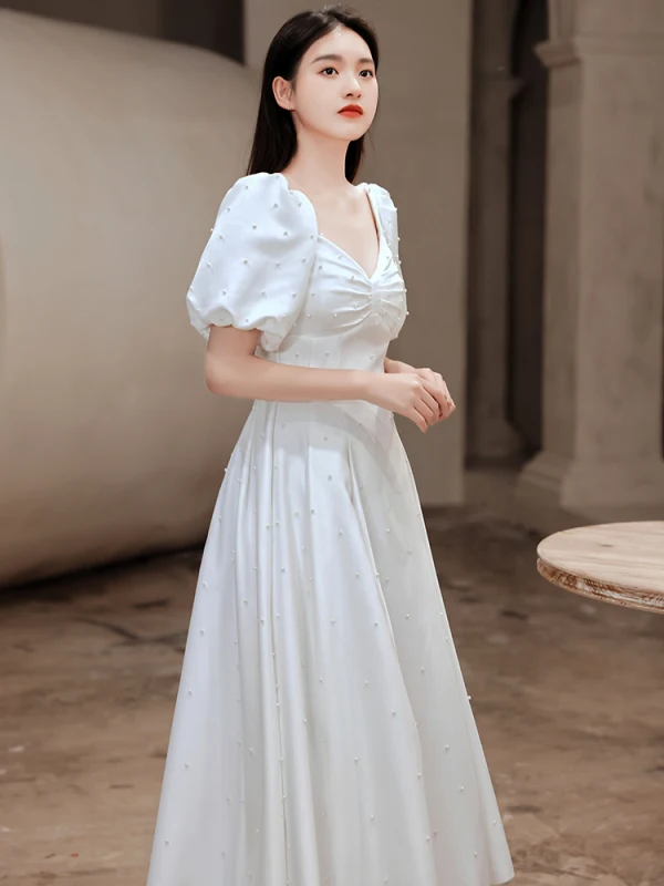 Modest / Simple White Homecoming Graduation Dresses 2022 A-Line / Princess  Satin V-Neck Puffy Short Sleeve
