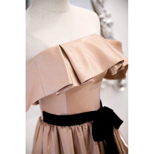 Fashion Champagne Pleated Prom Dresses 2022 A-Line / Princess Off-The-Shoulder Short Sleeve Backless Bow Sweep Train Prom Formal Dresses
