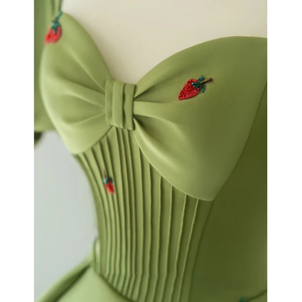 Vintage Klee Grün Erdbeere Satin Ballkleider 2022 A Linie Eckiger Ausschnitt Geschwollenes Kurze Ärmel Rückenfreies Schleife Sweep / Pinsel Zug Festliche Kleider