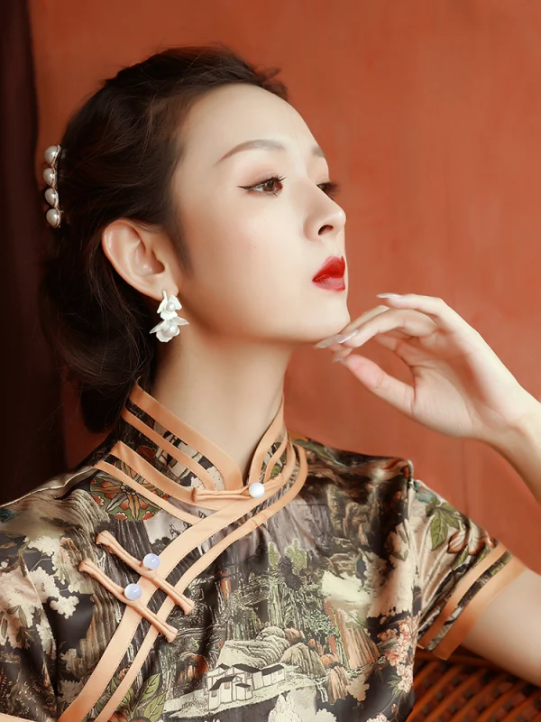 Chiński Styl Vintage Szampan Druk Cheongsam 2022 Syrena / Rozkloszowane Wysokiej Szyi Kótkie Rękawy Podział Przodu Długość Herbaty Wieczorowe Cheongsam
