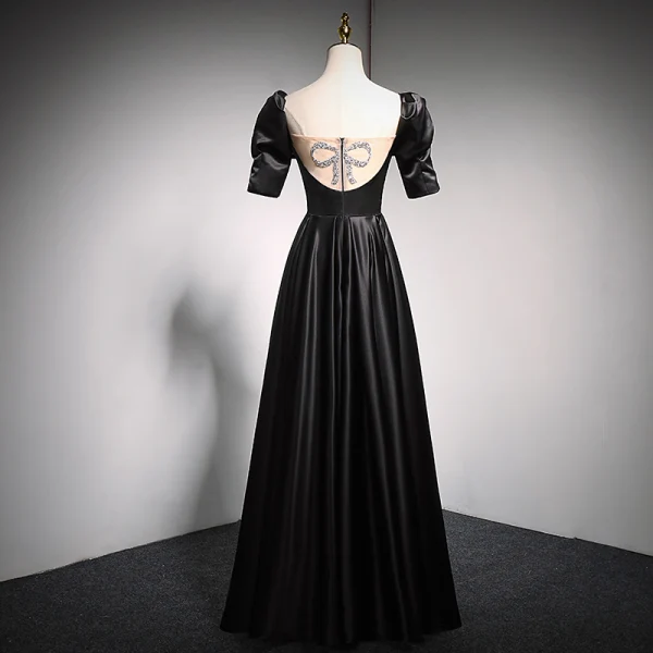 Chic Noire Satin Robe De Bal 2021 Princesse Encolure Carrée Gonflée Manches Courtes Dos Nu Paillettes Noeud Longue Robe De Ceremonie