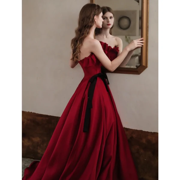 Chic / Beautiful Burgundy Prom Dresses 2022 A-Line / Princess Strapless Bow Sleeveless Backless Sweep Train Satin Prom Formal Dresses