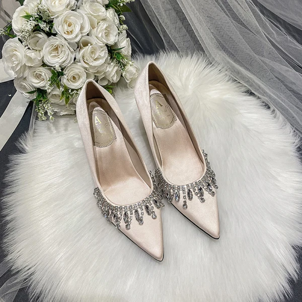 Charming Ivory Satin Rhinestone Wedding Shoes 2022 9 cm Stiletto Heels Pointed Toe Wedding Pumps High Heels