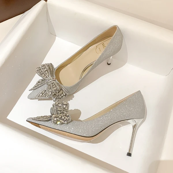 Glittrande Silver Rhinestone Rosett Paljetter Brudskor 2022 Läder 8 cm Stilettklackar Spetsiga Bröllop Pumps Högklackade