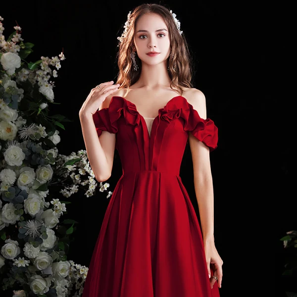 Modest / Simple Burgundy Satin Prom Dresses 2022 A-Line / Princess Off-The-Shoulder Short Sleeve Backless Floor-Length / Long Formal Dresses