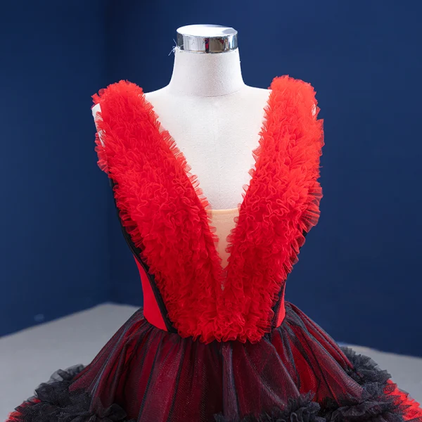 Inhabituel Rouge Volants en Cascade Robe De Mariée 2021 Robe Boule Volants V-Cou Sans Manches Dos Nu Chapel Train Mariage