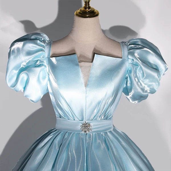 Élégant Bleu Ciel Satin Robe De Bal 2022 Robe Boule Gonflée Encolure Carrée Faux Diamant Ceinture Manches Courtes Dos Nu Longue Robe De Ceremonie