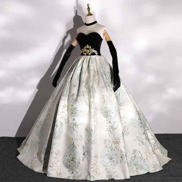 Elegante Schwarz Satin Drucken Ballkleider 2022 Ballkleid Rundhalsausschnitt Gold Stoffgürtel Ärmellos Rückenfreies Lange Festliche Kleider