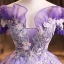 Chic / Belle Lilas En Dentelle Fleur Robe De Bal 2022 Robe Boule Volants De l'épaule Perlage Faux Diamant Paillettes Perle Manches Courtes Dos Nu Thé Longueur Robe De Ceremonie