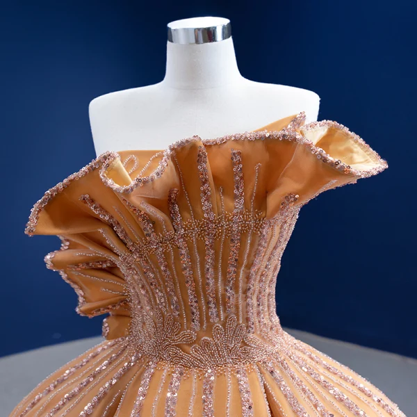 Haut de Gamme Champagne Perlage Paillettes Robe De Mariée 2021 Robe Boule Volants Bustier Sans Manches Dos Nu Tribunal Train Mariage