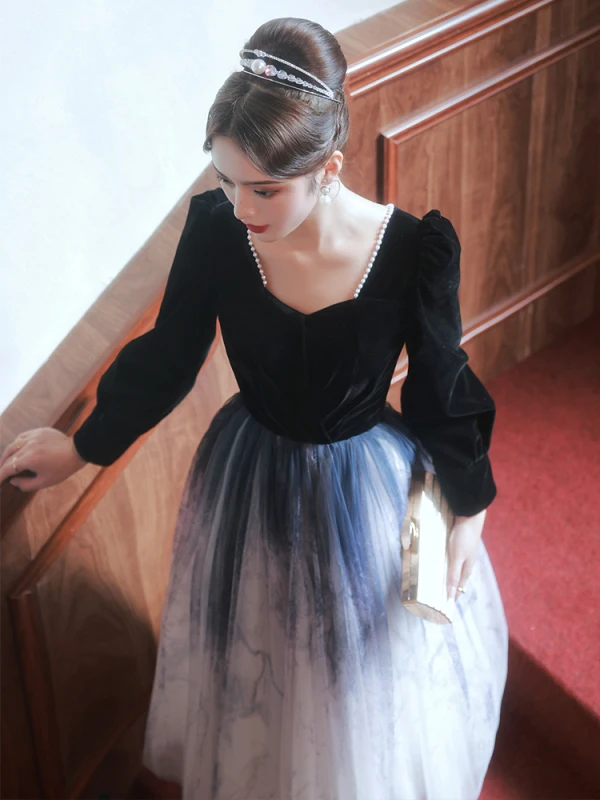 Élégant Noire Daim Robe De Bal 2022 Princesse Perle Encolure Carrée Manches Longues Dos Nu Longue Robe De Ceremonie