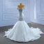 Luxus / Herrlich Fabelhaft Weiß Brautkleider / Hochzeitskleider 2021 Meerjungfrau Bandeau Perlenstickerei Strass Spitze Blumen Ärmellos Rückenfreies Kathedrale Schleppe Hochzeit