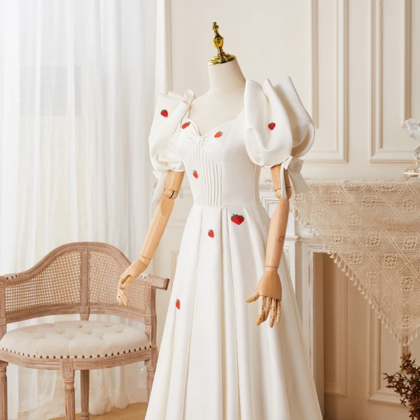 Vintage / Retro Ivory Satin Strawberry Prom Dresses 2022 A-Line / Princess Square Neckline Puffy Short Sleeve Backless Floor-Length / Long Formal Dresses