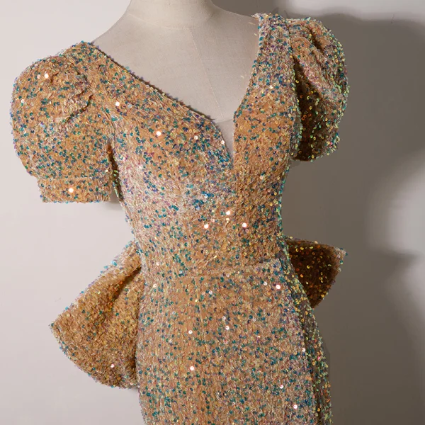 Scintillantes Doré Paillettes Robe De Soirée 2022 Trompette / Sirène V-Cou Manches Courtes Dos Nu Noeud Longue Robe De Ceremonie