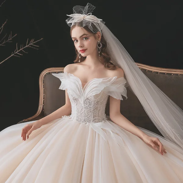 Charmant Champagner Brautkleider / Hochzeitskleider 2021 Ballkleid Off Shoulder Perlenstickerei Spitze Blumen Ärmellos Rückenfreies Lange Hochzeit