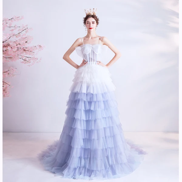 Mode Ivoire Bleu Ciel Dégradé De Couleur Robe De Bal 2020 Princesse Bretelles Spaghetti Sans Manches Dos Nu Volants en Cascade Tribunal Train Robe De Ceremonie
