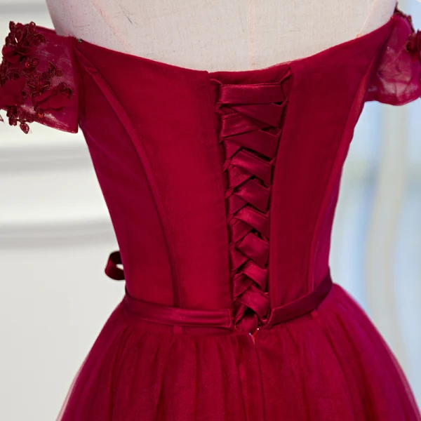 Snygga / Fina Burgundy Aftonklänningar 2020 Prinsessa Av Axeln Paljetter Spets Blomma Appliqués Korta ärm Halterneck Långa Formella Klänningar