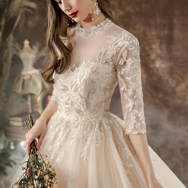 Charmant Champagne Robe De Mariée 2020 Princesse Encolure Dégagée Perlage Paillettes En Dentelle Fleur 3/4 Manches Dos Nu Cathedral Train