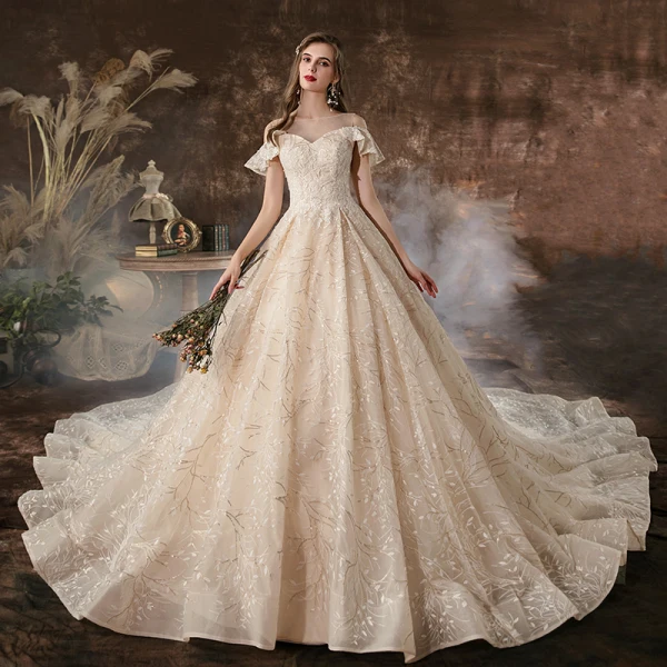 Charmant Champagne Robe De Mariée 2020 Princesse Encolure Dégagée Perlage Paillettes En Dentelle Fleur Manches Courtes Dos Nu Cathedral Train