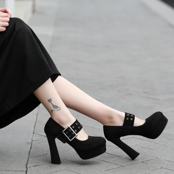 Mode Noire Vêtement de rue Boucle Escarpins 2021 11 cm Talons Épais Imperméables À Bout Pointu Escarpins
