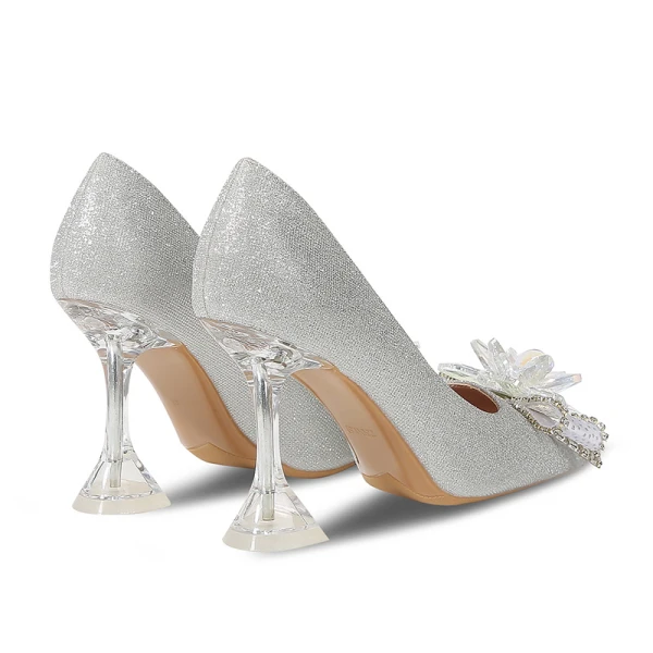 Charmant Silber Brautschuhe 2020 Pailletten Kristall Strass Schleife 9 cm Stilettos Spitzschuh Hochzeit Pumps