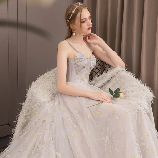 Élégant Gris Robe De Soirée 2018 Princesse En Dentelle Étoile Perlage Bretelles Spaghetti Dos Nu Sans Manches Train De Balayage Robe De Ceremonie