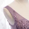Edles Violett Abendkleider 2020 A Linie V-Ausschnitt Perlenstickerei Spitze Blumen Ärmellos Rückenfreies Lange Festliche Kleider