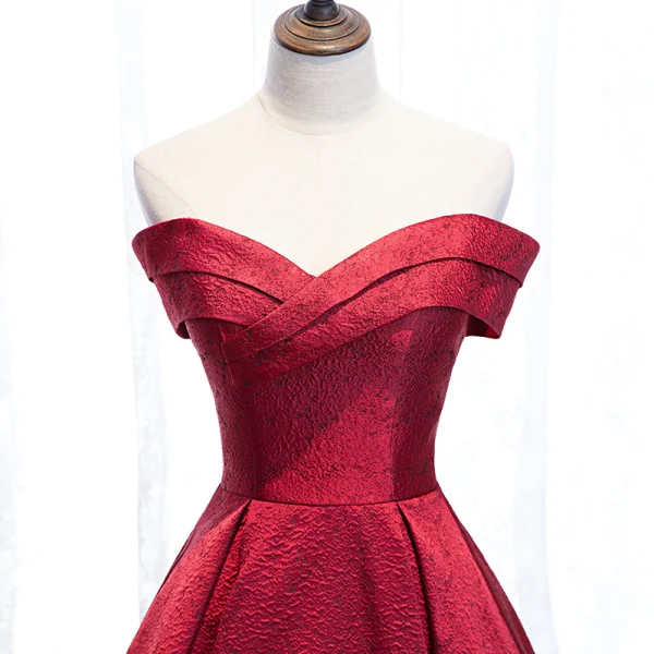 Élégant Bordeaux Robe De Soirée 2020 Princesse Satin De l'épaule Manches Courtes Dos Nu Longue Robe De Ceremonie