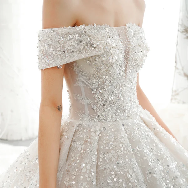 Luxus / Herrlich Off Shoulder Brautkleider / Hochzeitskleider 2020 Ballkleid Perlenstickerei Spitze Blumen Applikationen Glanz Pailletten Ärmellos Rückenfreies Königliche Schleppe