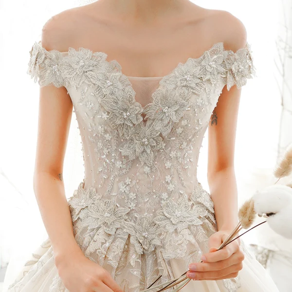 Luxe Champagne Robe De Mariée 2020 Princesse De l'épaule Paillettes Perlage Perle En Dentelle Fleur Appliques Sans Manches Dos Nu Royal Train