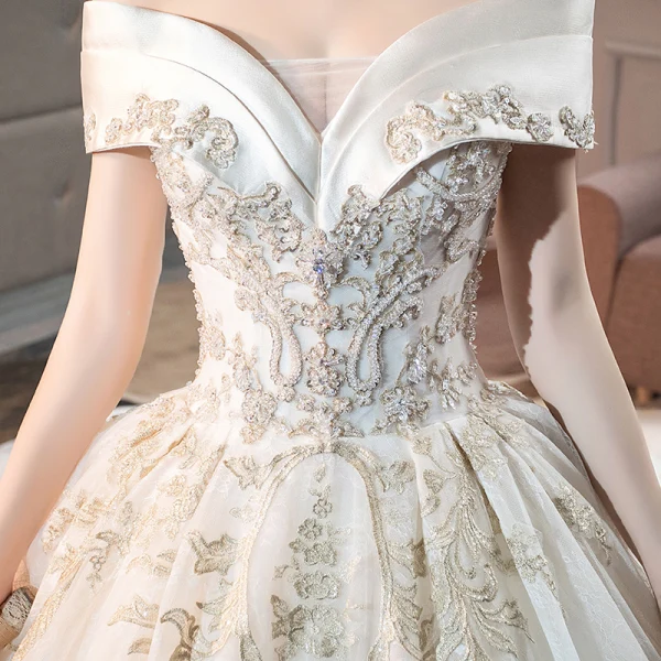 Schöne Champagner Brautkleider 2018 Ballkleid Mit Spitze Blumen Perlenstickerei Kristall Pailletten Off Shoulder Rückenfreies Ärmellos Königliche Schleppe Hochzeit