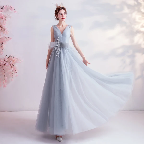 Elegante Grau Abendkleider 2020 A Linie V-Ausschnitt Perlenstickerei Pailletten Spitze Blumen Schleife Ärmellos Rückenfreies Lange Festliche Kleider