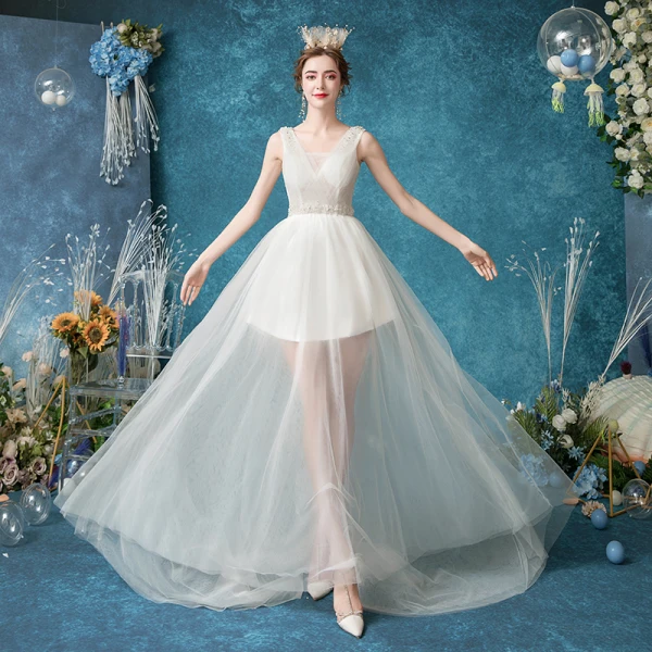 Abordable Ivoire Plage Robe De Mariée 2020 Princesse V-Cou Perlage Perle Faux Diamant Sans Manches Dos Nu Train De Balayage Mariage