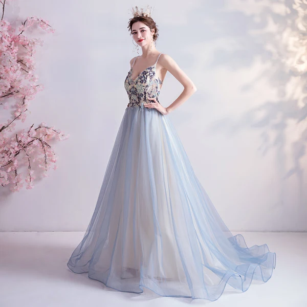 Charmant Bleu Ciel Robe De Bal 2020 Princesse Bretelles Spaghetti Perlage Perle Faux Diamant En Dentelle Fleur Sans Manches Dos Nu Train De Balayage Robe De Ceremonie