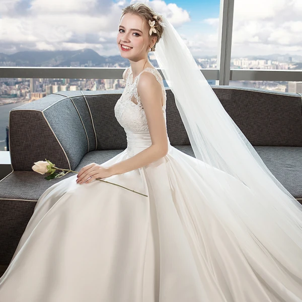 Classique Ivoire Robe De Mariée 2018 Princesse En Dentelle Fleur Encolure Dégagée Dos Nu Sans Manches Cathedral Train Mariage