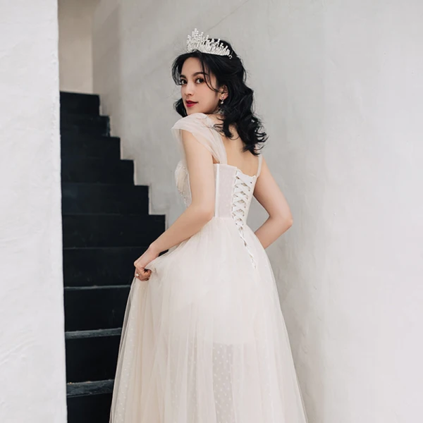 Schöne Champagner Brautkleider 2018 A Linie Mit Spitze Blumen Off Shoulder Rückenfreies Ärmellos Sweep / Pinsel Zug Hochzeit