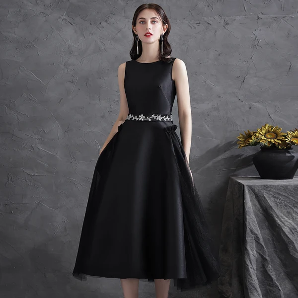 Chic / Beautiful Black Satin Homecoming Graduation Dresses 2021 A-Line / Princess Scoop Neck Rhinestone Sash Sleeveless Backless Bow Tea-length Formal Dresses