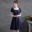 Simple Bleu Marine Satin de retour Robe De Graduation 2021 Princesse Encolure Carrée Noeud Manches Courtes Mi-Longues Robe De Ceremonie