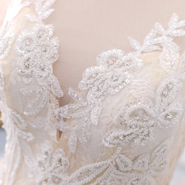 Schöne Champagner Brautkleider 2018 Ballkleid Spitze Applikationen Perlenstickerei Strass Pailletten Rundhalsausschnitt Lange Ärmel Kathedrale Schleppe Hochzeit