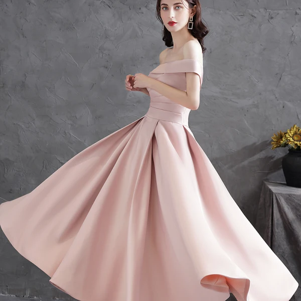 Modest / Simple Blushing Pink Satin Homecoming Graduation Dresses Bridesmaid Dresses 2021 A-Line / Princess Off-The-Shoulder Sleeveless Backless Tea-length Formal Dresses