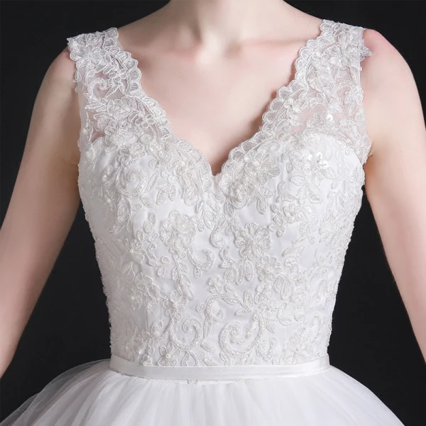 Modest / Simple White Wedding Dresses 2018 Ball Gown Lace V-Neck Backless Sleeveless Court Train Wedding