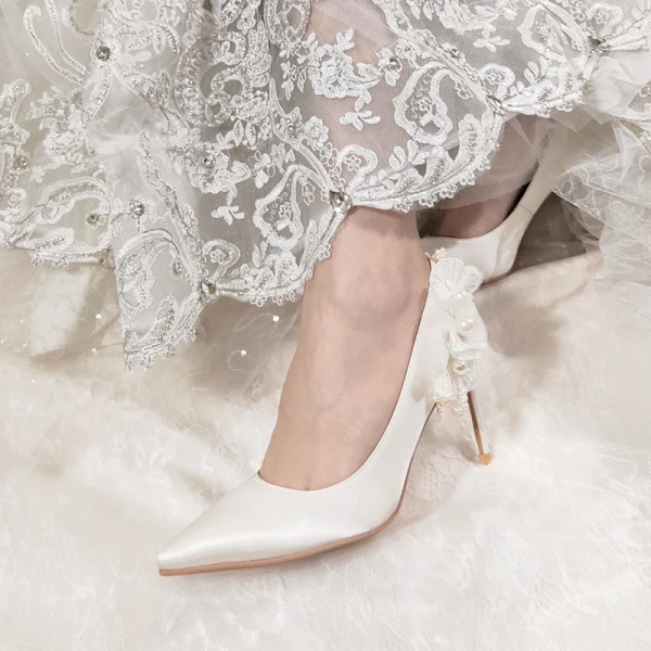Charming Ivory Satin Pearl Wedding Shoes 2020 Leather Lace Flower 8 cm Stiletto Heels Pointed Toe Wedding Pumps