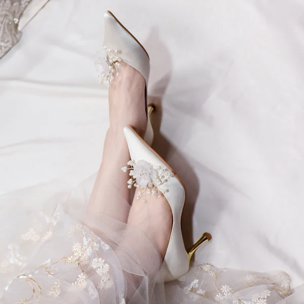 Romantic Ivory Satin Wedding Shoes 2020 Leather Pearl Flower 7 cm Stiletto Heels Pointed Toe Wedding Pumps